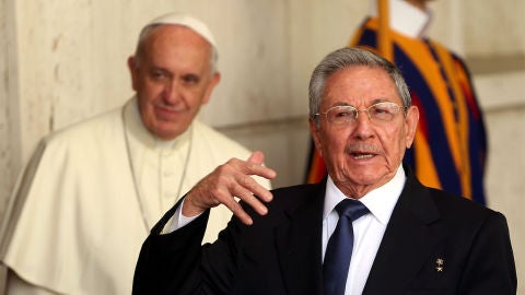 Ra&uacute;l Castro en su visita al Papa Francisco