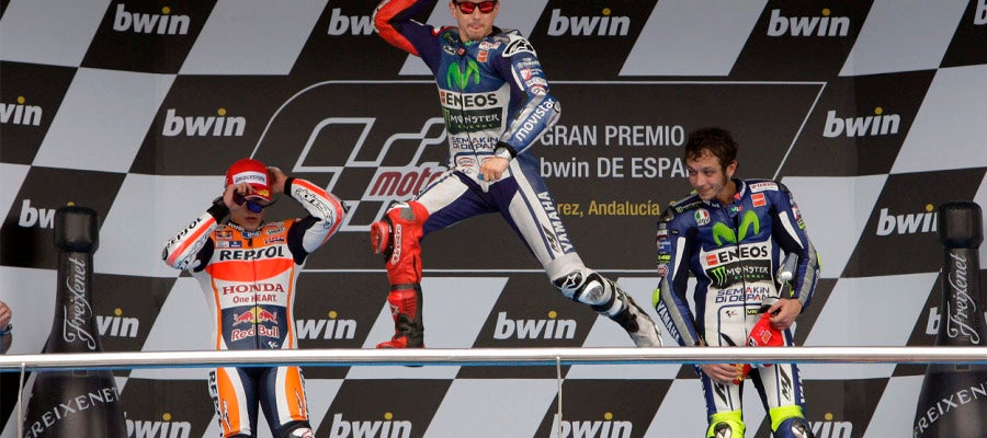 Jorge Lorenzo, en lo alto del podium de Jerez junto a Márquez y Rossi Jorge Lorenzo, en lo alto del podium de Jerez junto a Márquez y Rossi