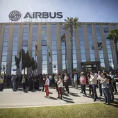 Los trabajadores de Airbus Puerto Real (Cádiz), concentrados en la puerta de la factoría. Los trabajadores de Airbus Puerto Real (Cádiz), concentrados en la puerta de la factoría.
