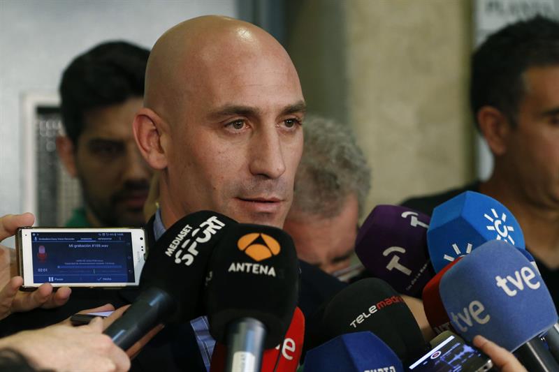 Luis Rubiales: "La Liga está en otra dirección" Luis Rubiales: "La Liga está en otra dirección"