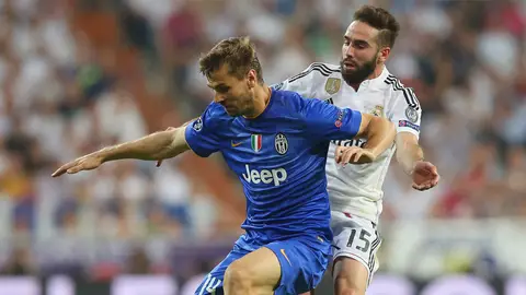 Llorente protege el balón ante Carvajal Llorente protege el balón ante Carvajal