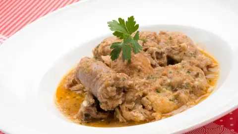 Rostit de conejo, pollo y butifarra Rostit de conejo, pollo y butifarra