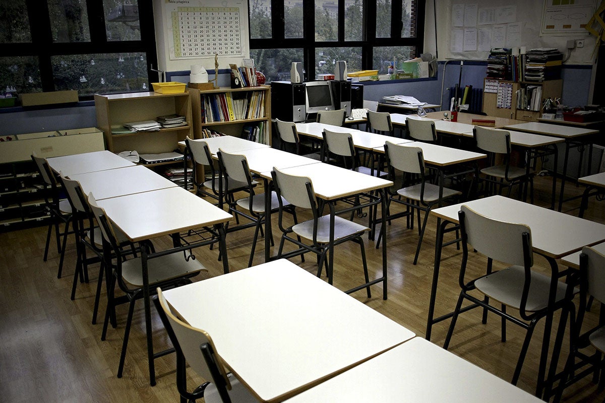 Dos meses después del inicio del curso aún hay colegios en Elche y Santa Pola que esperan completar sus plantillas Dos meses después del inicio del curso aún hay colegios en Elche y Santa Pola que esperan completar sus plantillas