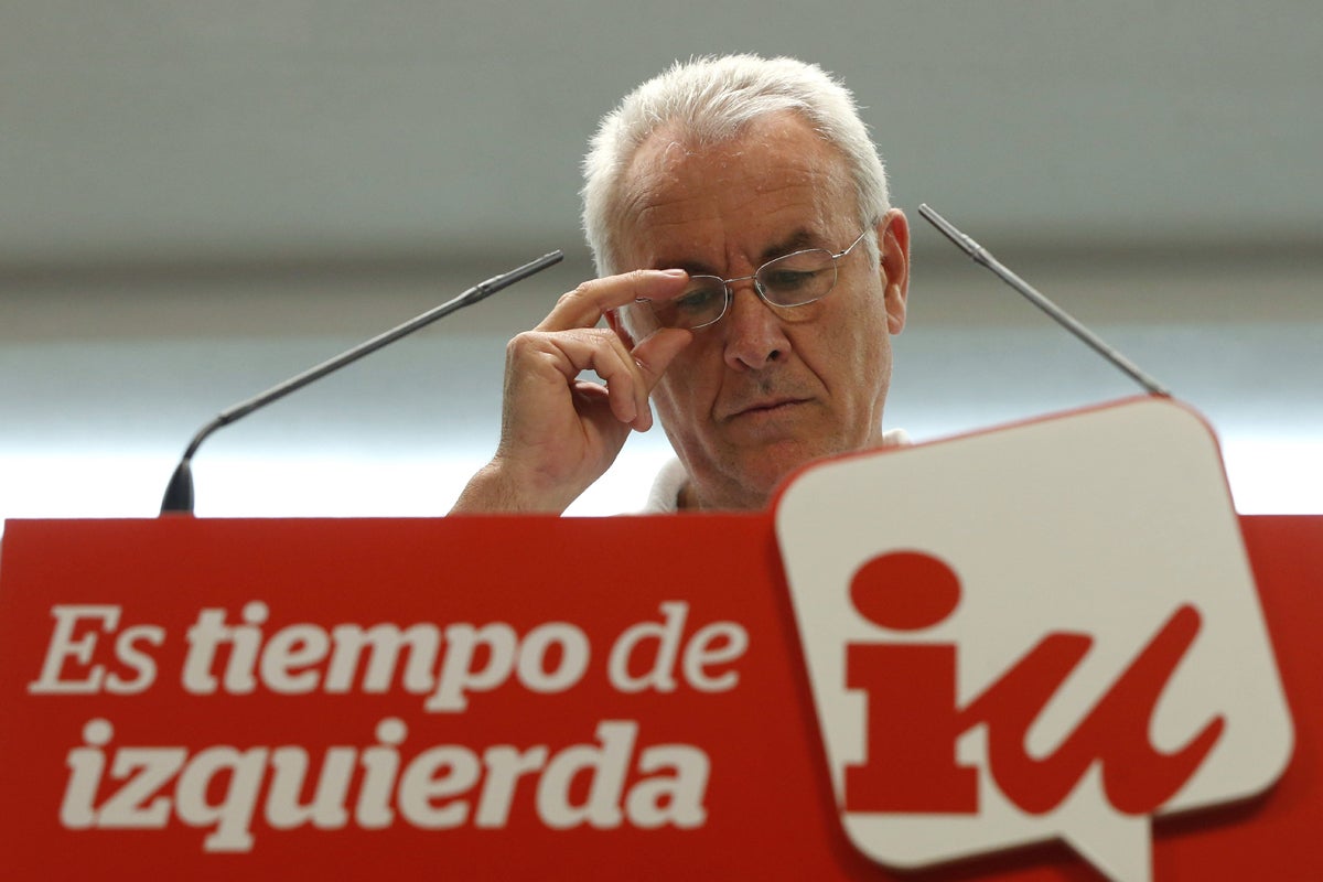 Cayo Lara anuncia en Twitter que se apunta al paro: "Mi puerta giratoria" Cayo Lara anuncia en Twitter que se apunta al paro: "Mi puerta giratoria"