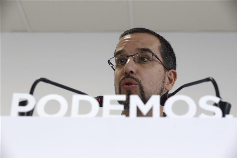Sergio Pascual: "Pablo Iglesias hace propuestas de cavar trincheras y otros pensamos que hay que abrir Podemos" Sergio Pascual: "Pablo Iglesias hace propuestas de cavar trincheras y otros pensamos que hay que abrir Podemos"
