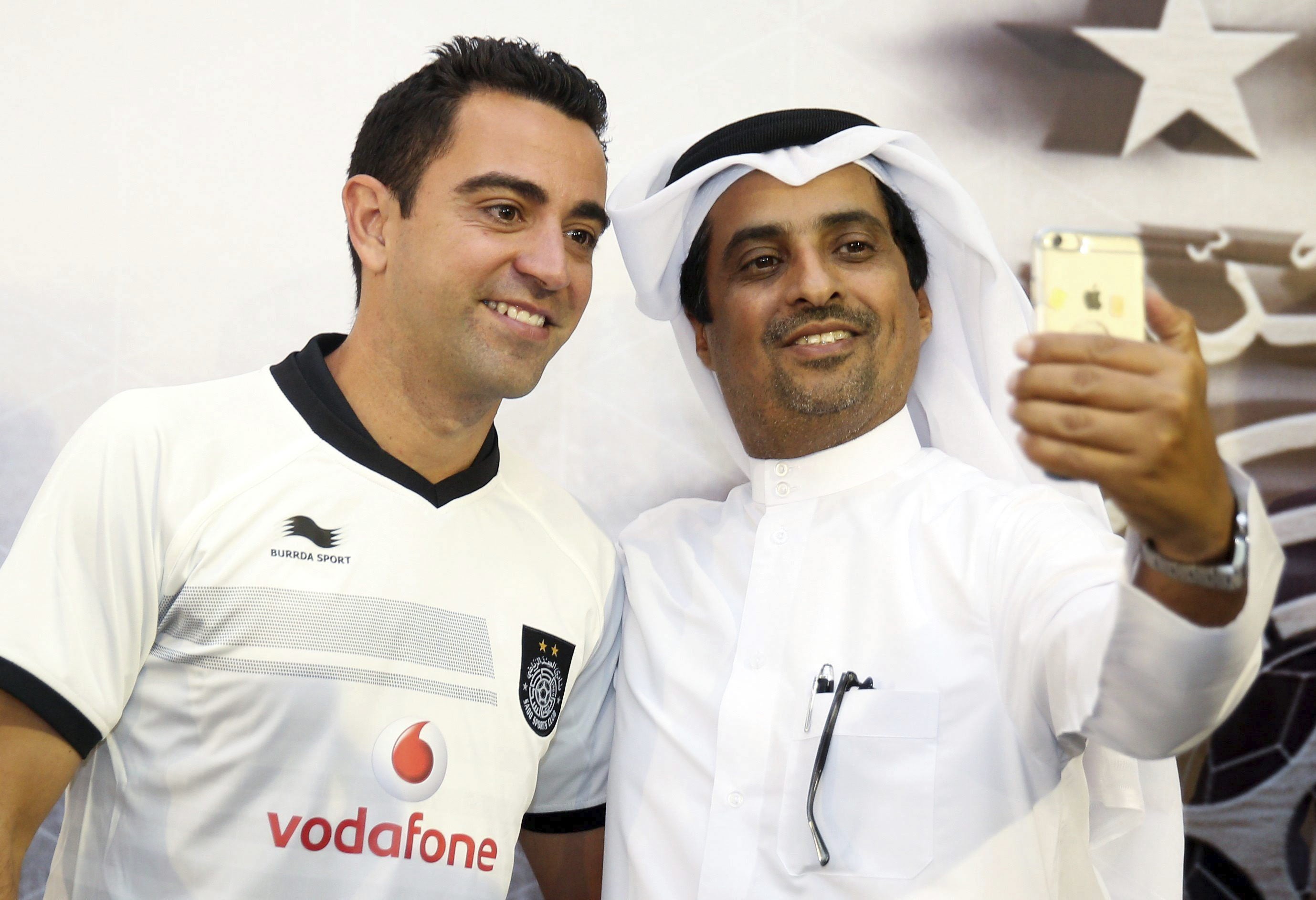 Rubén Amón indulta a Xavi: "El yihadismo es la gran amenaza, pero Xavi abanica a quien lo fomenta" Rubén Amón indulta a Xavi: "El yihadismo es la gran amenaza, pero Xavi abanica a quien lo fomenta"