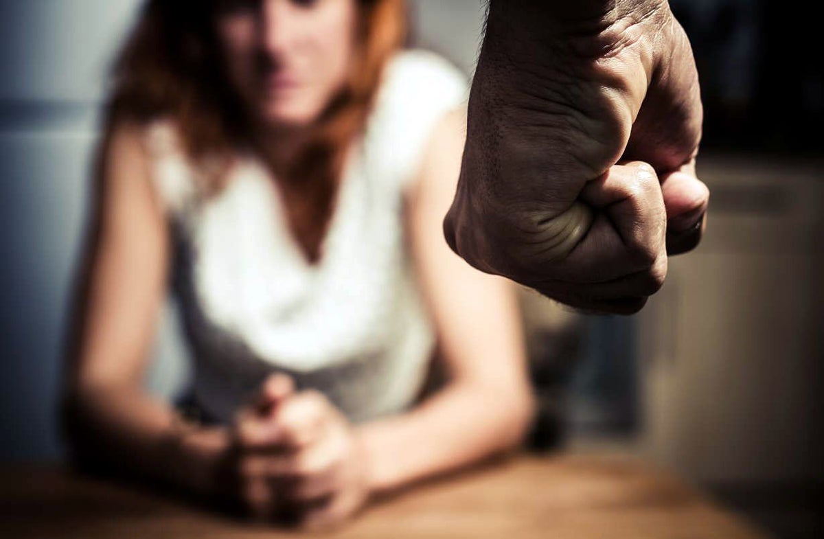 El Gobierno activará un sistema que avisa a las víctimas de violencia machista de los permisos penitenciarios de sus agresores El Gobierno activará un sistema que avisa a las víctimas de violencia machista de los permisos penitenciarios de sus agresores