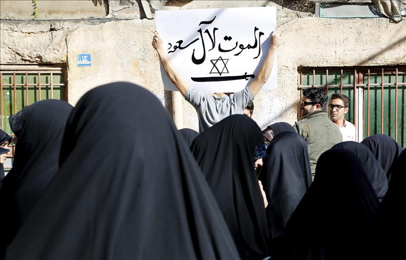 Detenidas 35 mujeres que acudieron como público a un partido de fútbol en Irán Detenidas 35 mujeres que acudieron como público a un partido de fútbol en Irán