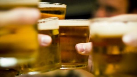 Brindar con cerveza