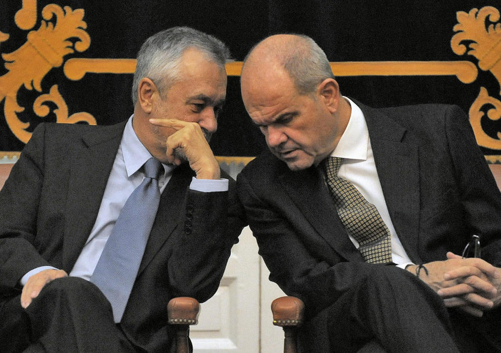 La Fiscalía pide seis años de cárcel para Griñán y diez de inhabilitación para Chaves por el caso de los ERE La Fiscalía pide seis años de cárcel para Griñán y diez de inhabilitación para Chaves por el caso de los ERE