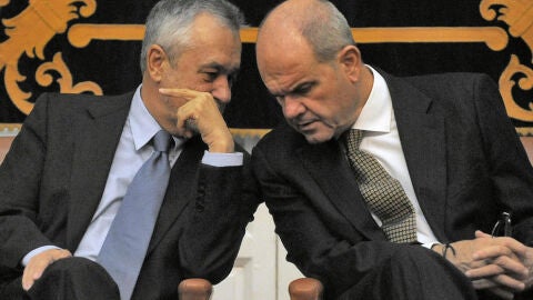 Los expresidentes de la Junta de Andaluc&iacute;a, Chaves y Gri&ntilde;&aacute;n