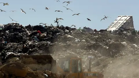 Vertedero 'ilegal' en España Vertedero 'ilegal' en España