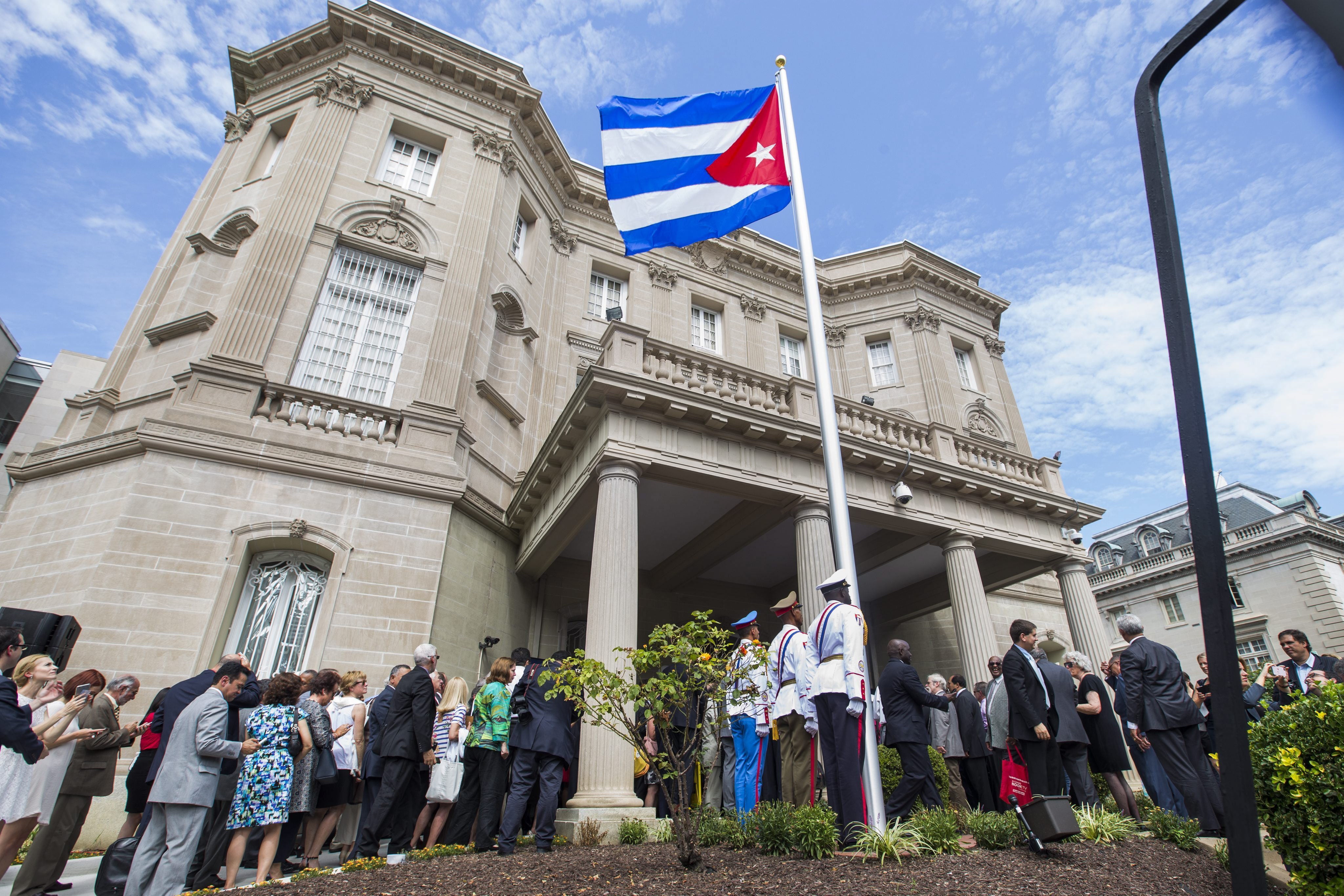 EEUU expulsó a dos diplomáticos cubanos por incidentes en su embajada en La Habana EEUU expulsó a dos diplomáticos cubanos por incidentes en su embajada en La Habana
