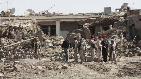 Soldados iraqu&iacute;es en el distrito de al-Hamadaniya, en Mosul (Irak).