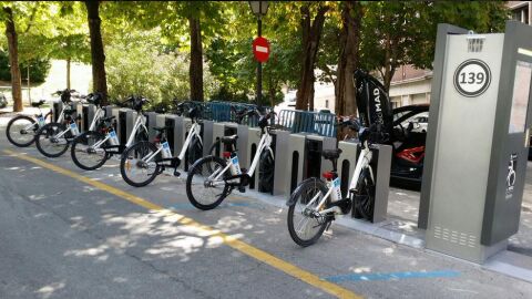 Una estaci&oacute;n de bicicletas en Madrid
