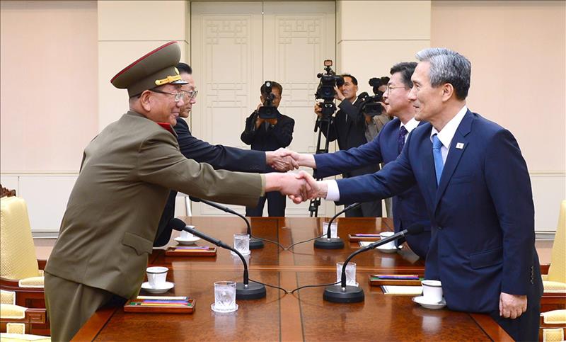 Las dos Coreas celebran el diálogo militar para relajar la tensión transfronteriza Las dos Coreas celebran el diálogo militar para relajar la tensión transfronteriza