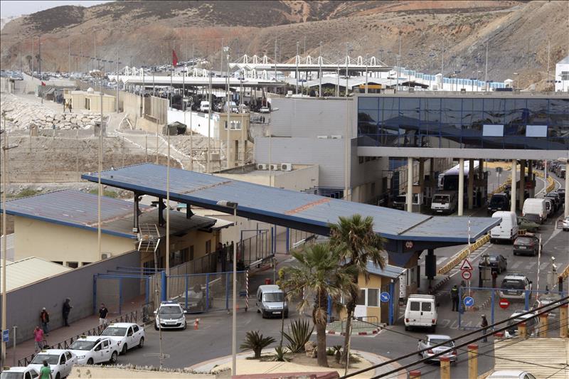 Cierran la frontera de Ceuta para mercancías por la presión migratoria Cierran la frontera de Ceuta para mercancías por la presión migratoria