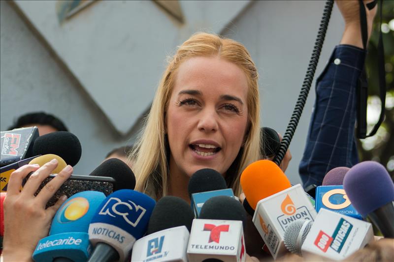 Lilian Tintori denuncia que están siendo violados los derechos humanos de los opositores venezolanos en huelga de hambre Lilian Tintori denuncia que están siendo violados los derechos humanos de los opositores venezolanos en huelga de hambre