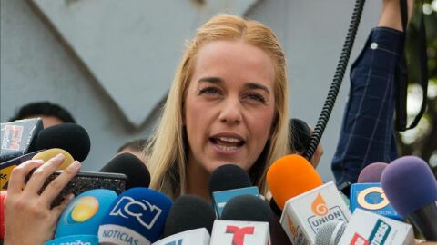La esposa del dirigente opositor Leopoldo L&oacute;pez, Lilian Tintori en una concentraci&oacute;n en Caracas