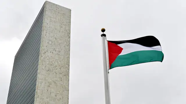 Vista de la bandera palestina izada por primera vez en la sede de la ONU