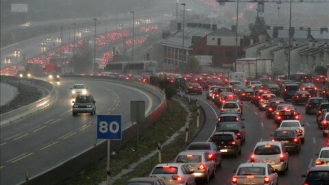 Colisiones y lluvia causan grandes atascos en el norte de la ciudad de Madrid