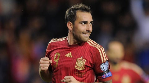 Paco Alc&aacute;cer tras uno de sus goles ante Luxemburgo