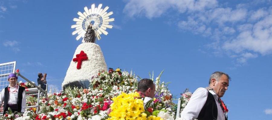 Ofrenda de Flores a la Virgen del Pilar Ofrenda de Flores a la Virgen del Pilar