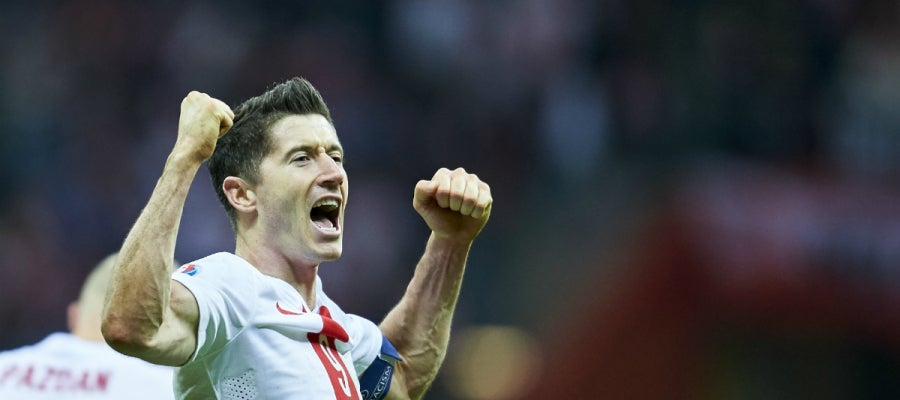 Robert Lewandowski celebra un gol con Polonia Robert Lewandowski celebra un gol con Polonia