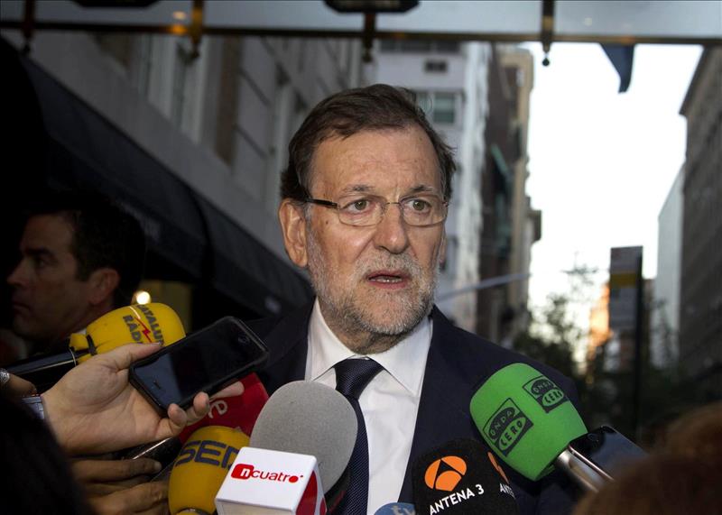 Rajoy ve inaceptables las "amenazas" de Mas y le insta a cumplir la ley Rajoy ve inaceptables las "amenazas" de Mas y le insta a cumplir la ley