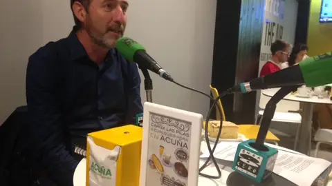 Jose M Abralades - Alcalde Barro El regidor en una entrevista informativa