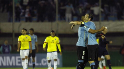God&iacute;n, capit&aacute;n de Uurguay, celebra la victoria ante Colombia