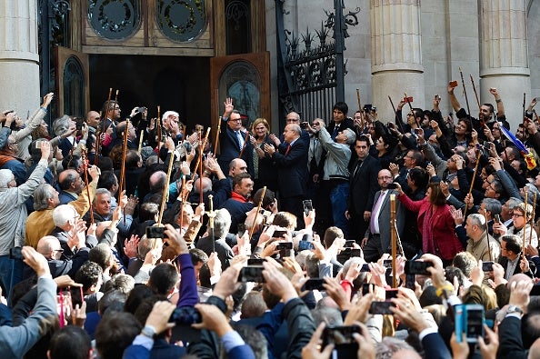 Las preguntas de Amón: "¿El paseíllo de Artur Mas camino del tribunal provocó más desmayos que los de Curro Romero en la Maestranza?" Las preguntas de Amón: "¿El paseíllo de Artur Mas camino del tribunal provocó más desmayos que los de Curro Romero en la Maestranza?"