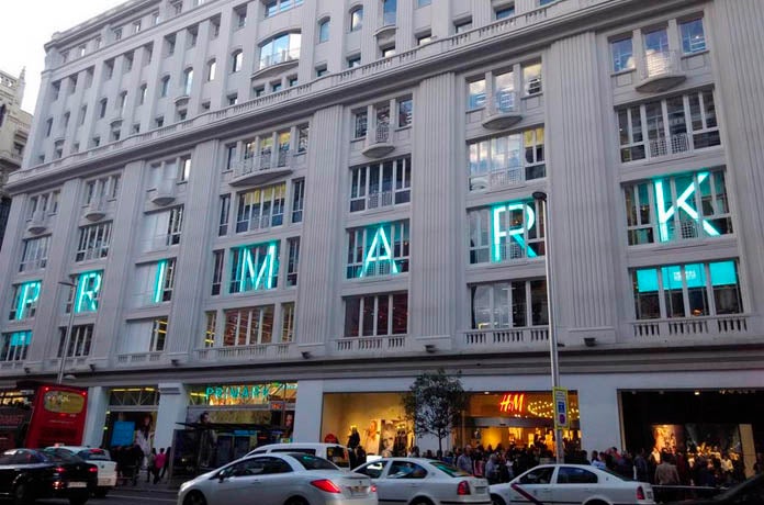 Rubén Amón indulta a los clientes del Primark: "A algunos se les ha caducado el visado turístico dentro" Rubén Amón indulta a los clientes del Primark: "A algunos se les ha caducado el visado turístico dentro"