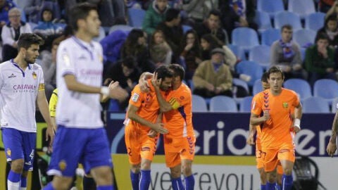 Los jugadores del Llagostera celebran un gol ante el Zaragoza