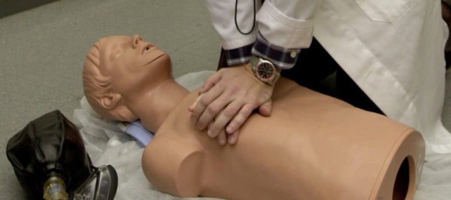 Maniobra de reanimación cardiopulmonar Maniobra de reanimación cardiopulmonar