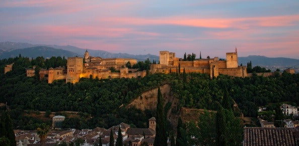 El ayuntamiento actuará en la ladera de la Alhambra por la proliferación de cuevas El ayuntamiento actuará en la ladera de la Alhambra por la proliferación de cuevas