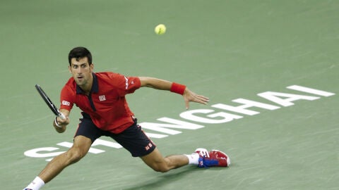Djokovic resta una pelota en Shangh&aacute;i