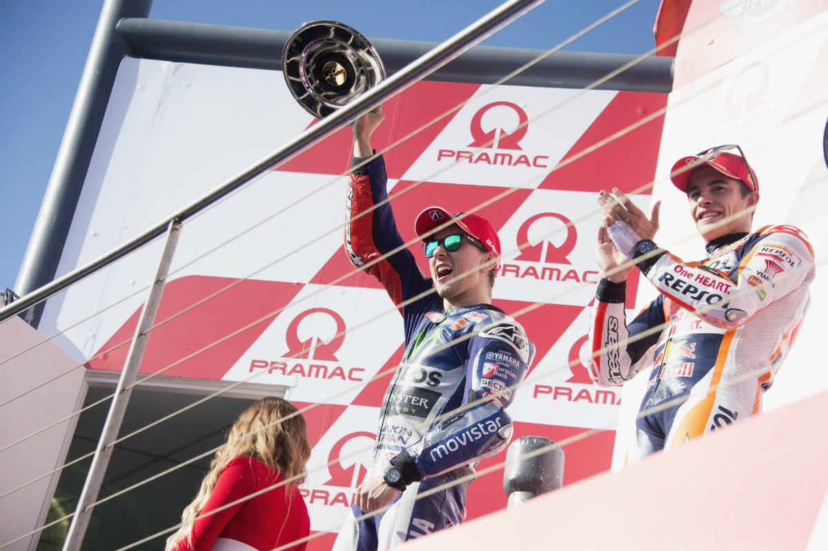 Motociclismo: Lorenzo se acerca a Rossi en una de las carreras del año Motociclismo: Lorenzo se acerca a Rossi en una de las carreras del año