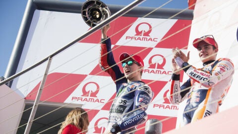 Lorenzo y M&aacute;rquez, en el podio