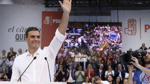 Pedro S&aacute;nchez durante su reuni&oacute;n con el PSOE