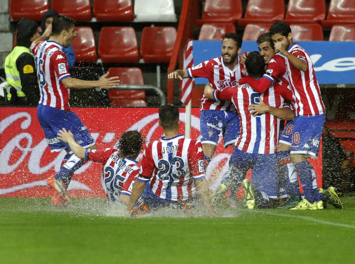 El Sporting consigue remontar en un partido épico en El Molinón El Sporting consigue remontar en un partido épico en El Molinón