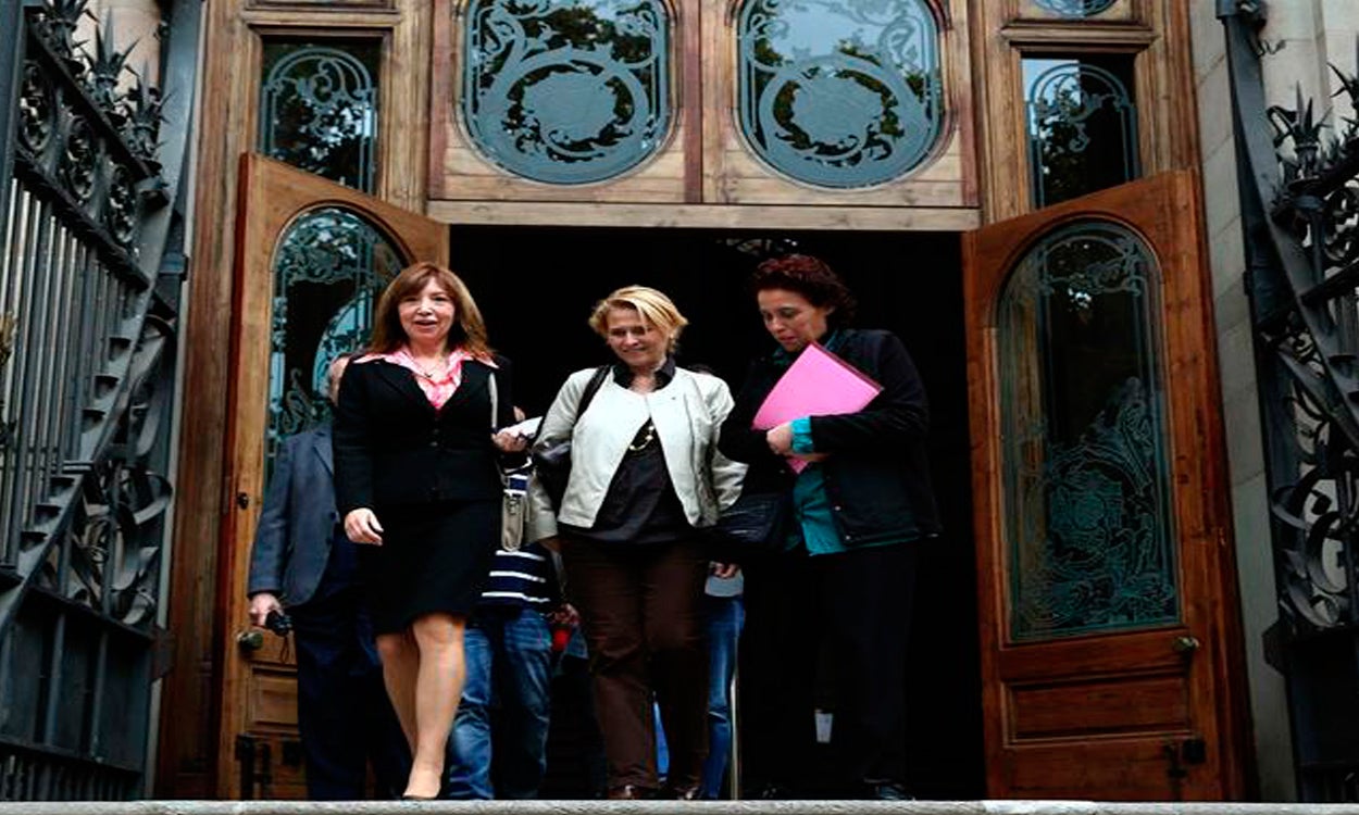 Directora del instituto de Hospitalet dice que Educación la "presionó" para permitir el 9N Directora del instituto de Hospitalet dice que Educación la "presionó" para permitir el 9N