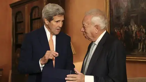 John Kerry y Margallo. John Kerry y Margallo.