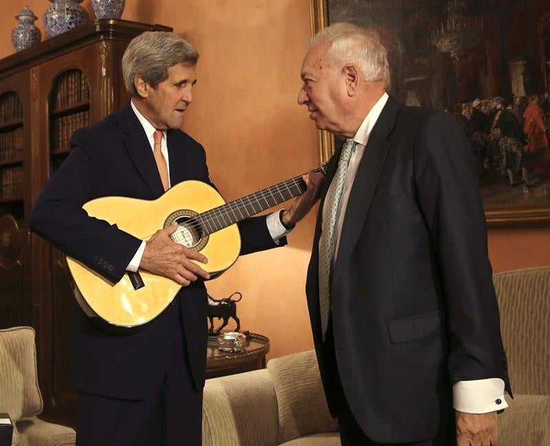 Personas Físicas: La visita de Kerry a España Personas Físicas: La visita de Kerry a España