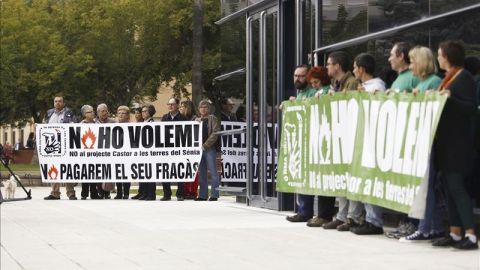 Concentraci&oacute;n ante los juzgados de Vinar&oacute;s de las plataformas ciudadanas en contra del Proyecto Castor
