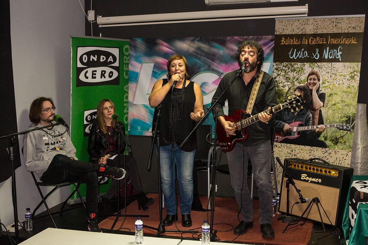 Escoita aquí a entrevista e o acústico final gravado no Local de Música co patrocinio da Concellería de Normalización Lingüística do Concello de Pontevedra Escoita aquí a entrevista e o acústico final gravado no Local de Música co patrocinio da Concellería de Normalización Lingüística do Concello de Pontevedra