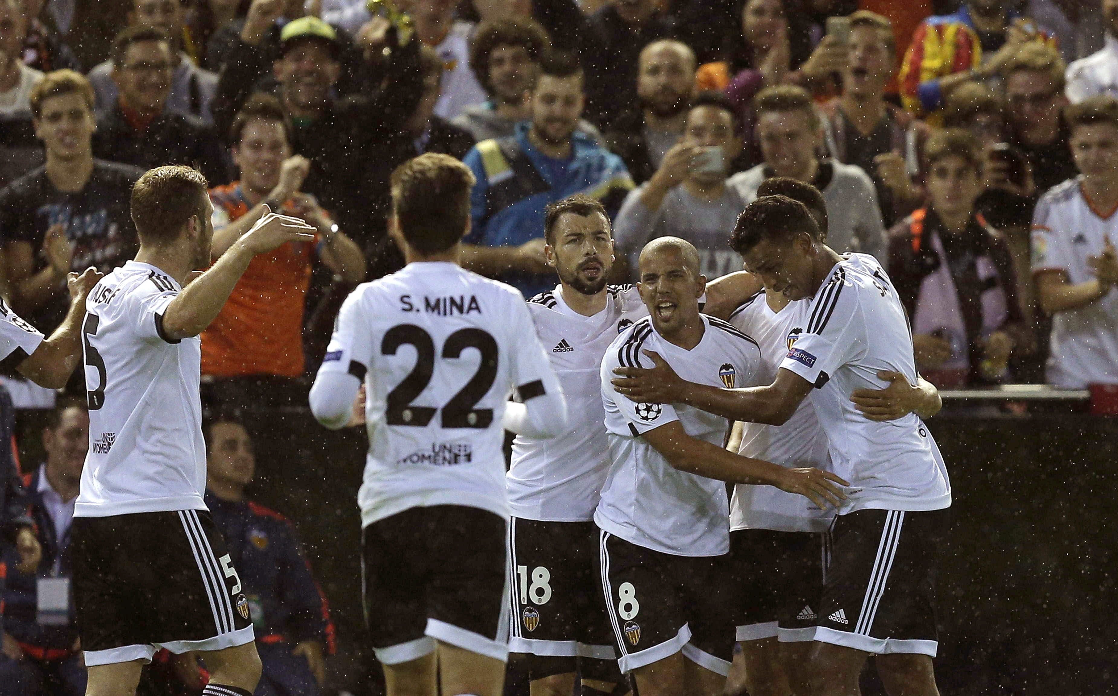 El Valencia sufre para doblegar a un aguerrido Gante El Valencia sufre para doblegar a un aguerrido Gante