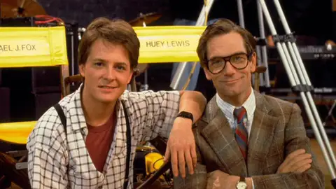 Michael J. Fox y Huey Lewis Michael J. Fox y Huey Lewis
