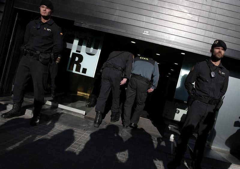 El Juez José de la Mata investiga a CDC y a PdeCat por cohecho y blanqueo en la trama del 3% El Juez José de la Mata investiga a CDC y a PdeCat por cohecho y blanqueo en la trama del 3%