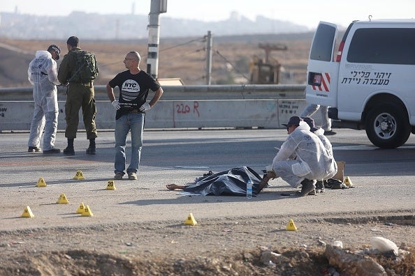 Muere un palestino y otro permanece herido en un apuñalamiento a un israelí Muere un palestino y otro permanece herido en un apuñalamiento a un israelí